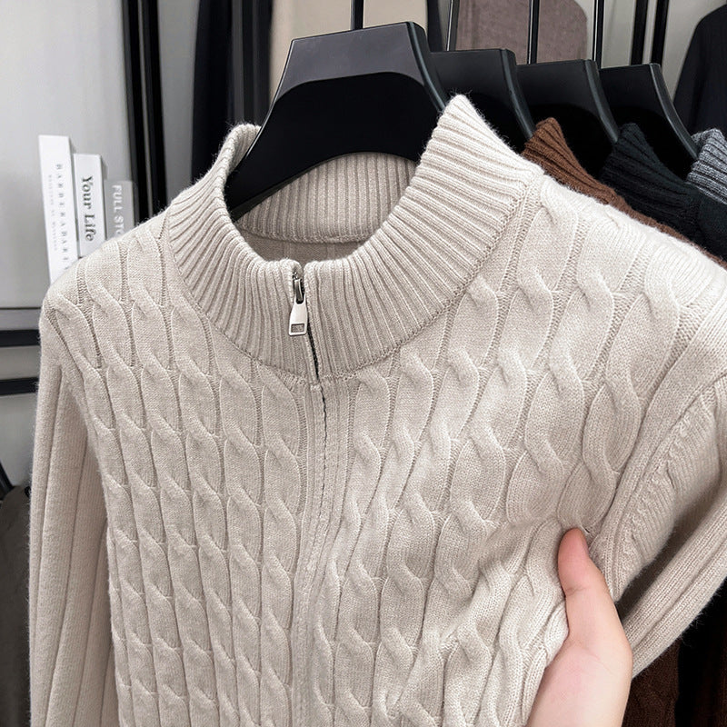 sweter z warkoczowym splotem i stójką