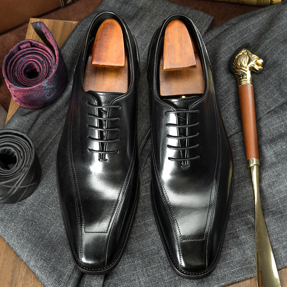 Klasyczne skórzane buty typu Oxford