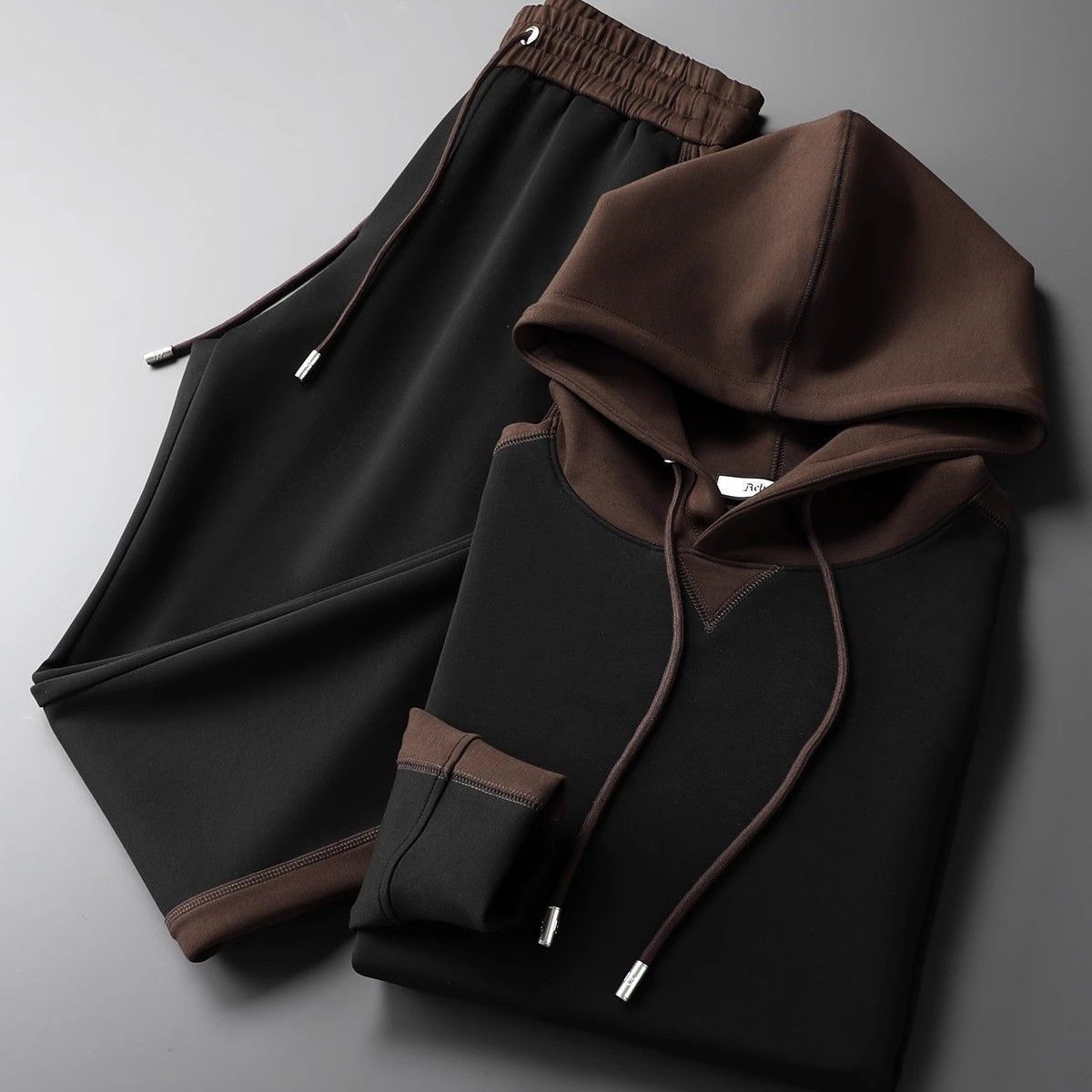 Moda Elite | Patchworkowy dres z kapturem i kapturem dla mężczyzn